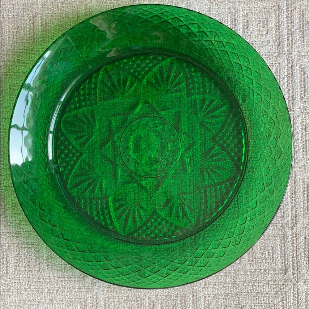 1 EMERALD GREEN ARCOROC DINNER PLATE  GLASS